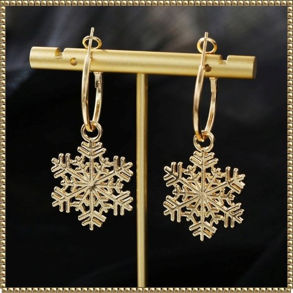🛑SOLD🛑🌟𝑺𝑨𝑳𝑬🌟2 𝒇𝒐𝒓 $12 - NEW In Box Gold  Snowflake Dangle Earrings - Picture 5 of 6